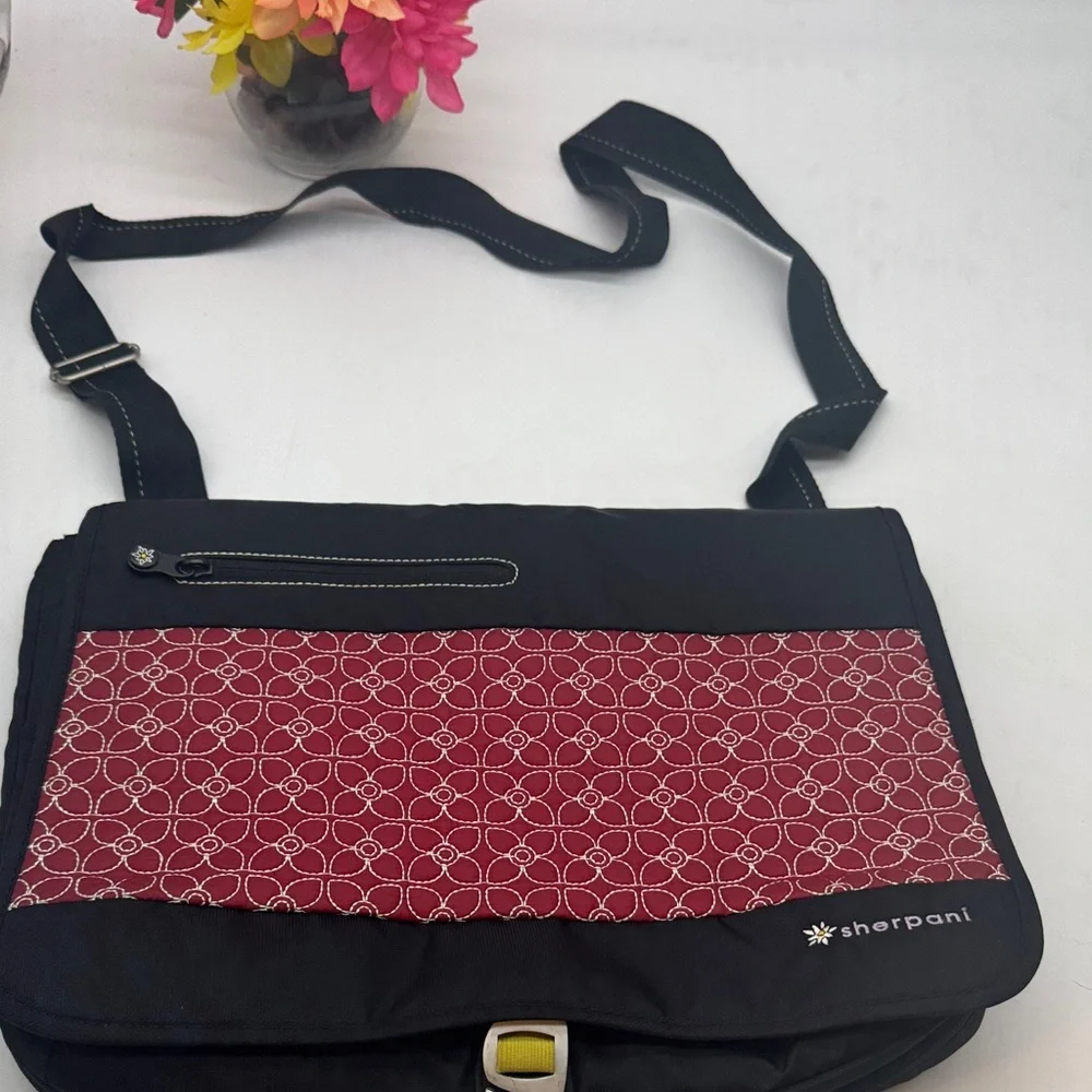 Sherpani Black and Burgundy Crossbody Bag TOT8448F